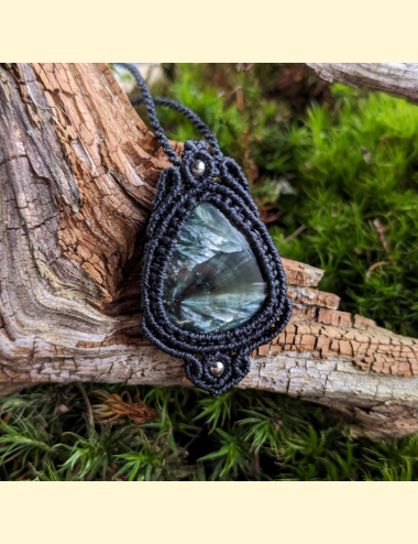 Macrame amulet - náhrdelník - přívěsek - serafinit