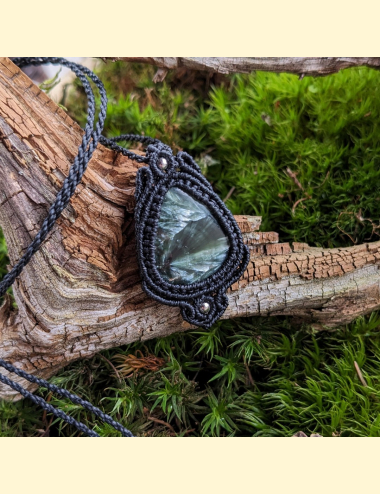 Macrame amulet - náhrdelník - přívěsek - serafini