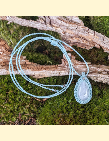 Micromacrame - macrame - amulet - náhrdelník - duhový měsíční kámen