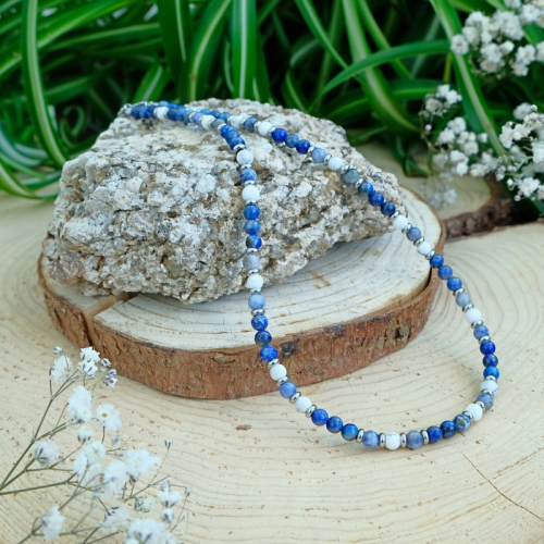 Choker z minerálních korálů lapis lazuli, howlit a křemene se sodalitem